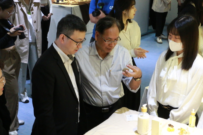 114學年度妝品組靜態畢展圖片