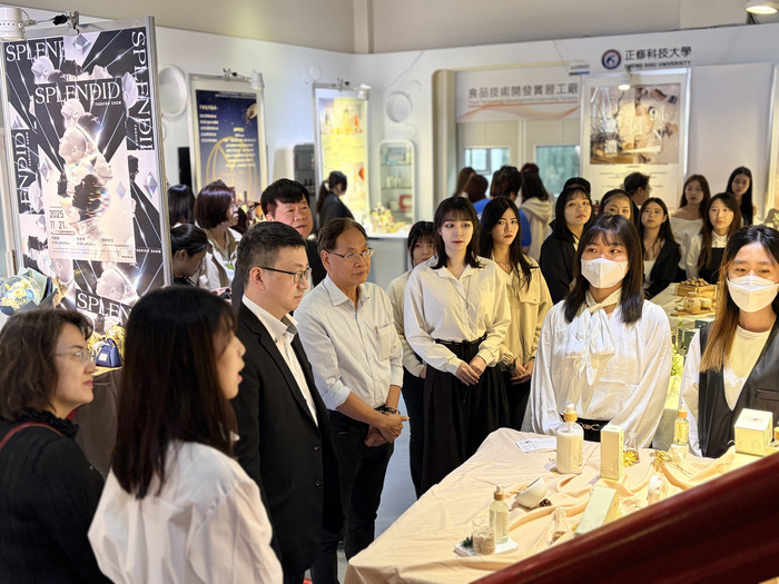 114學年度妝品組靜態畢展圖片