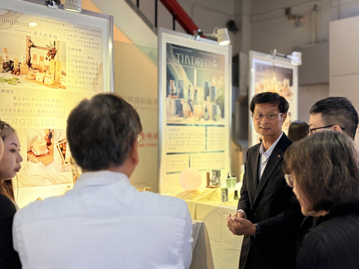 114學年度妝品組靜態畢展圖片