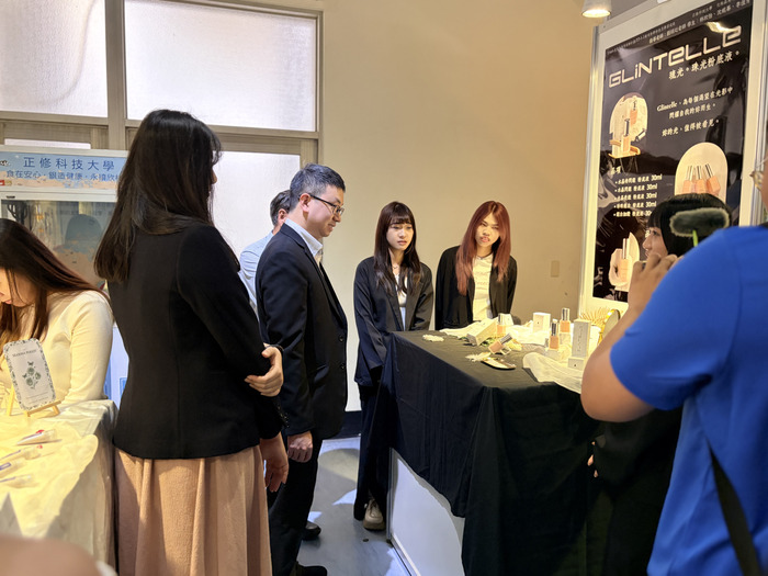 114學年度妝品組靜態畢展圖片