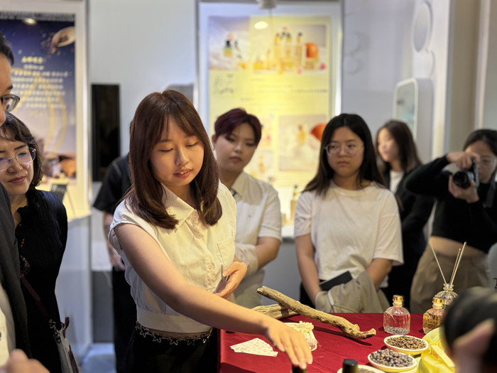 114學年度妝品組靜態畢展圖片