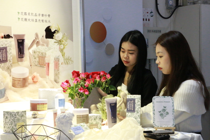 114學年度妝品組靜態畢展圖片