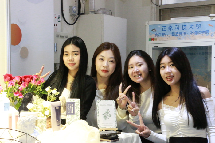 114學年度妝品組靜態畢展圖片