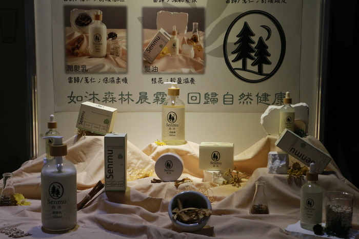 114學年度妝品組靜態畢展圖片