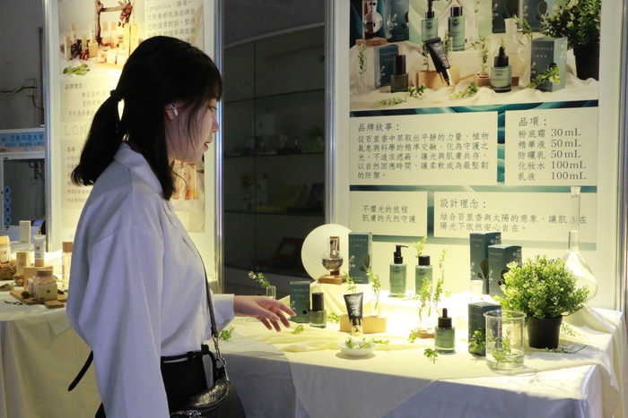 114學年度妝品組靜態畢展圖片