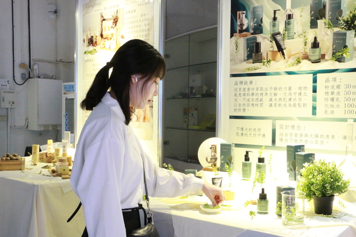 114學年度妝品組靜態畢展圖片