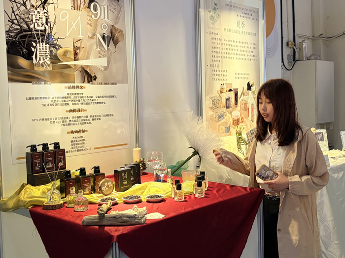 114學年度妝品組靜態畢展圖片