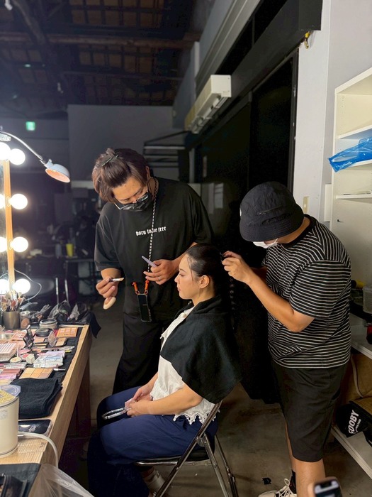 橄欖葉劇團《紅眼睛》造型梳化圖片