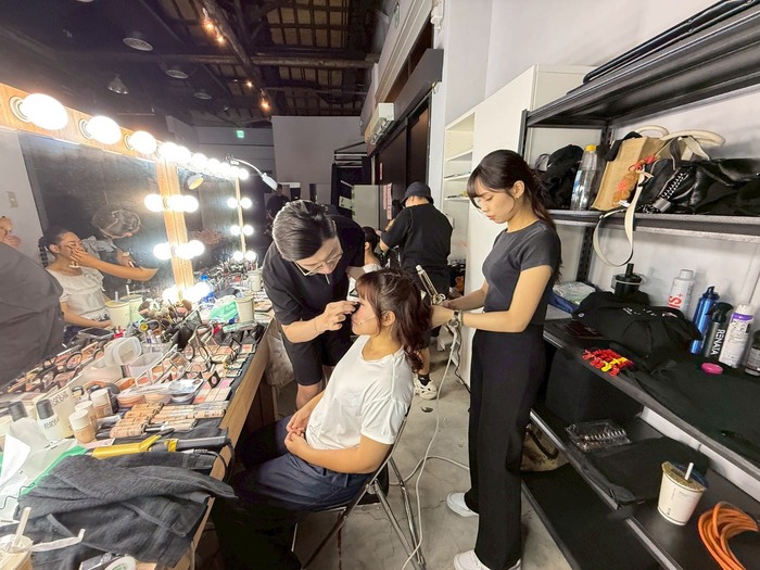 橄欖葉劇團《紅眼睛》造型梳化圖片