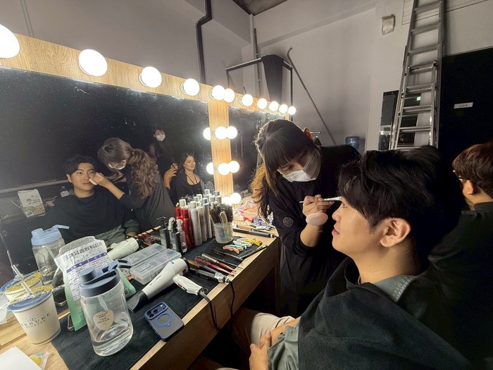 橄欖葉劇團《紅眼睛》造型梳化圖片