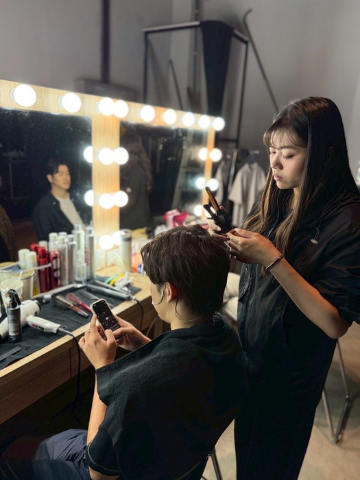 橄欖葉劇團《紅眼睛》造型梳化圖片