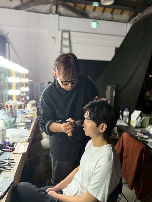 橄欖葉劇團《紅眼睛》造型梳化圖片