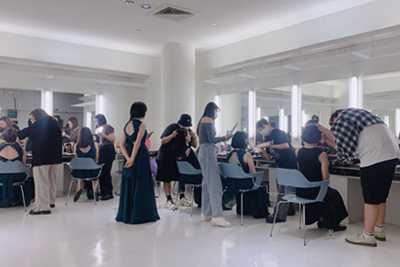 <歡慶.感恩>無與倫比女聲合唱音樂會造型梳化圖片